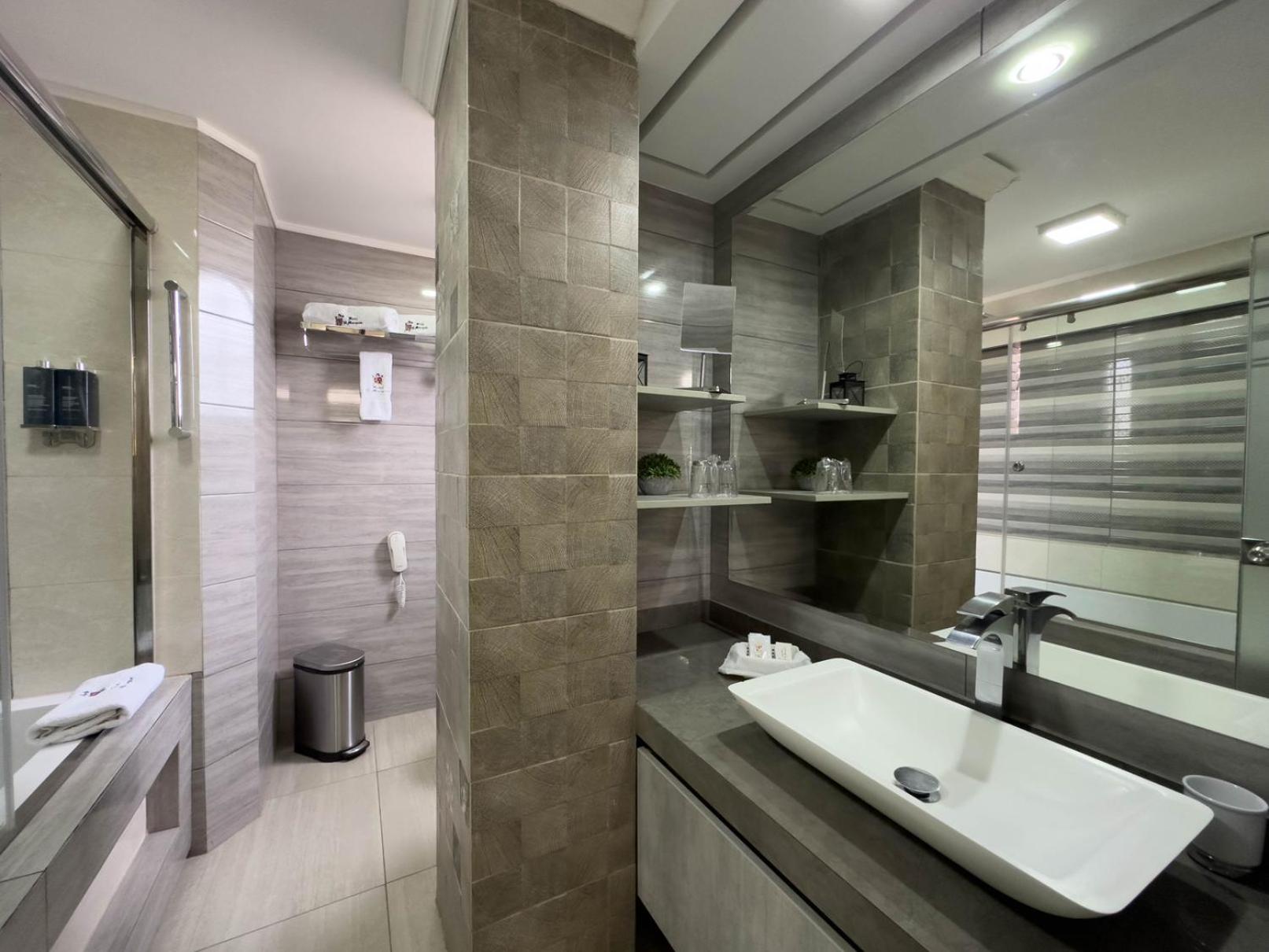 Hotel El Marques 3*